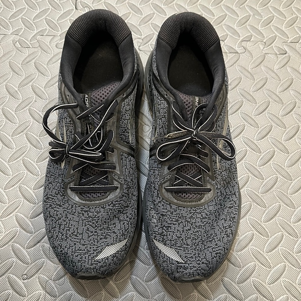 Brooks.  Men’s running shoe.